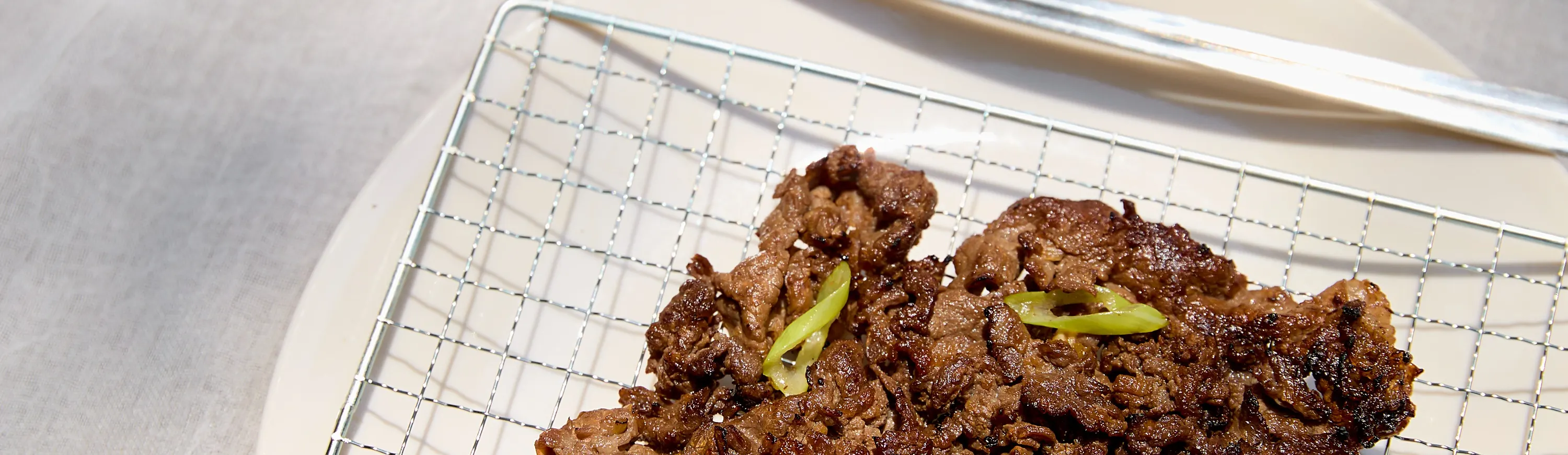 学习如何制作韩国流行的肉类菜肴—烤肉。甜咸酱汁，与任何菜肴完美搭配。