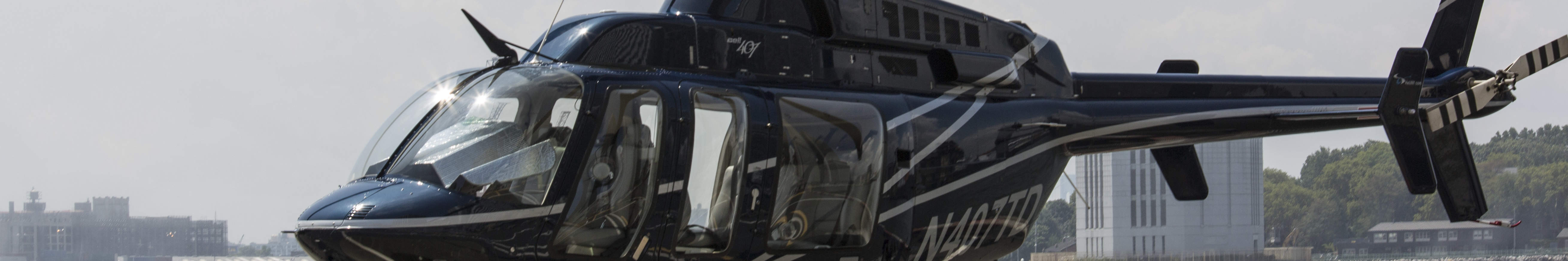 Osserva gli elicotteri decollare dal trafficato eliporto di Downtown Manhattan per viste mozzafiato