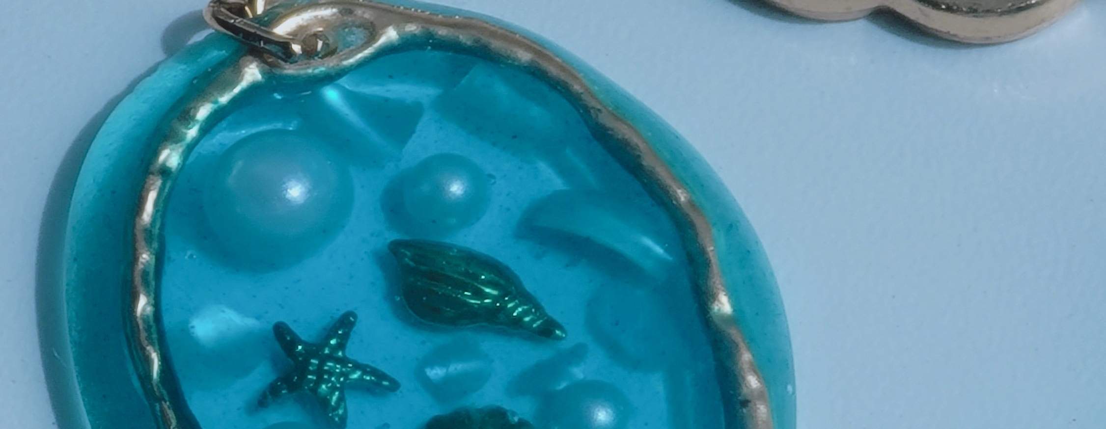 Kenangan Jeju yang terabadikan dalam resin – lokakarya pembuatan aksesori