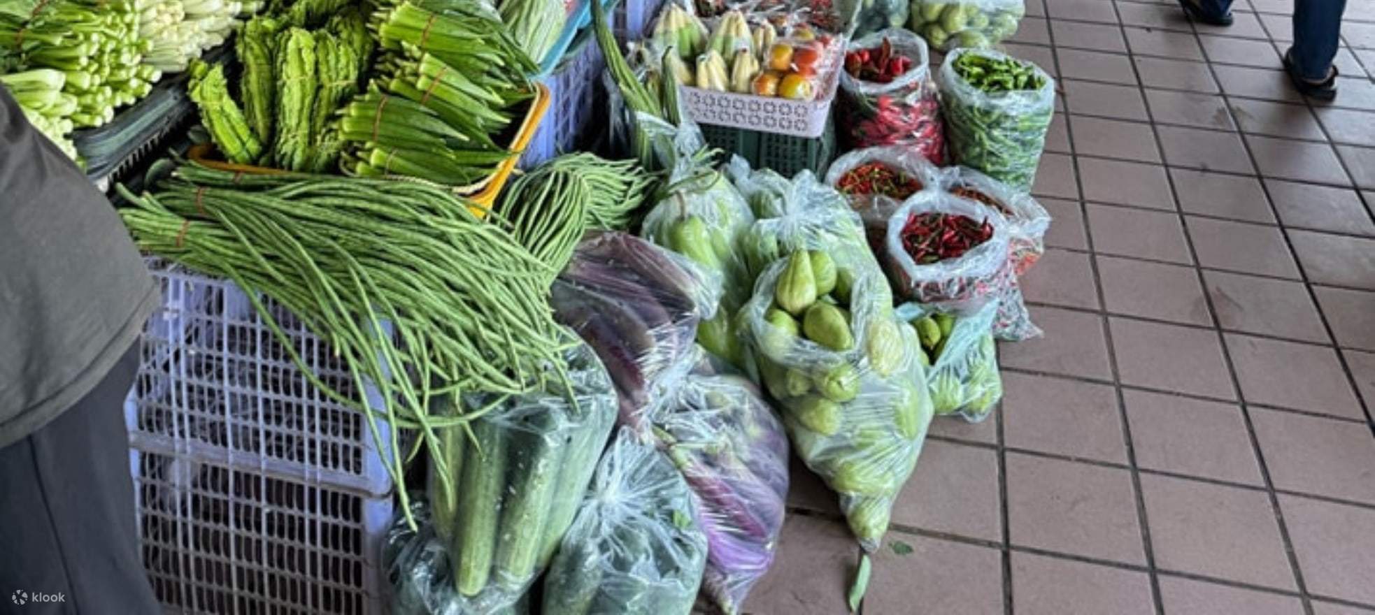 시장을 방문하여 식재료를 구입해보세요