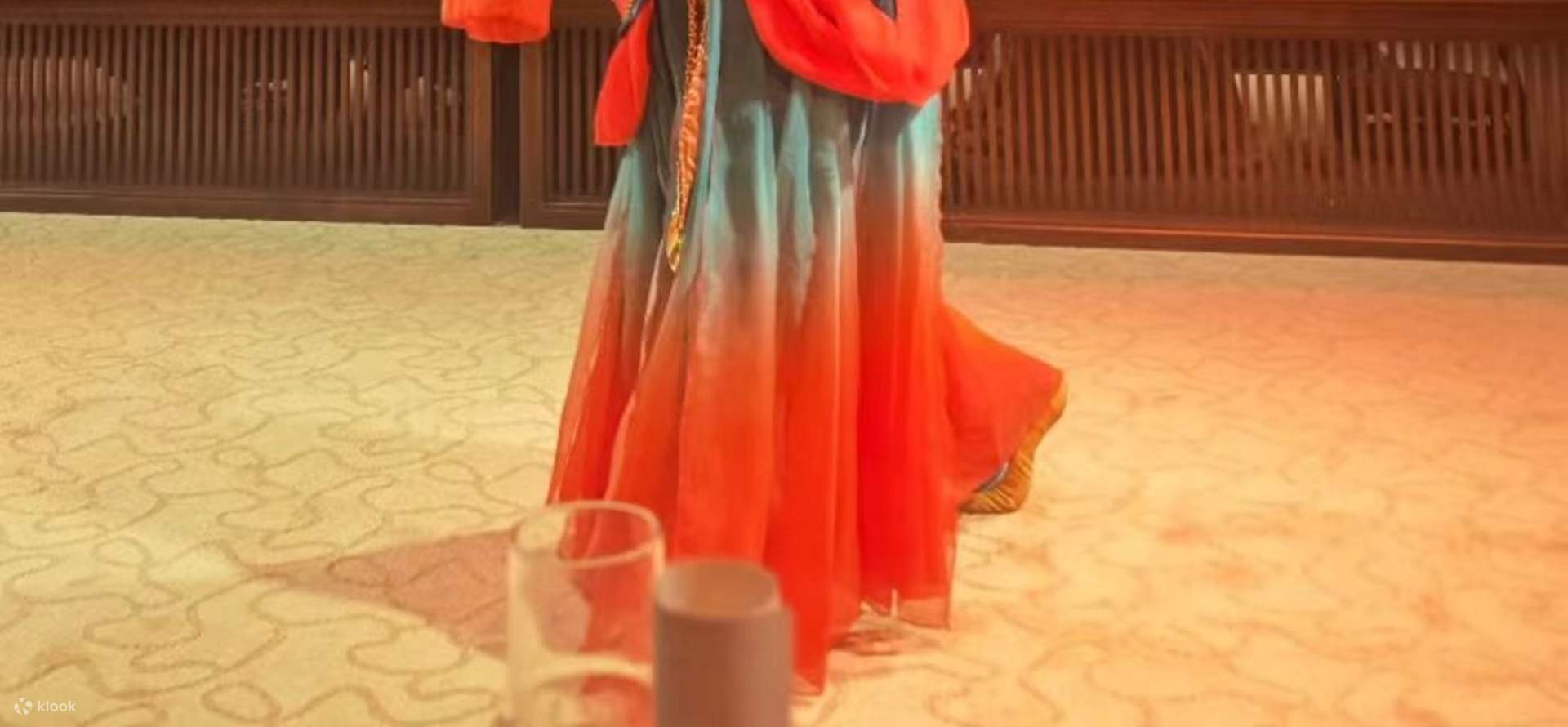 乐师们使用的乐器均为唐代经典乐器的复原品，其中箜篌参照敦煌莫高窟壁画中的唐代箜篌形制制作，琴身雕刻缠枝莲纹，琴弦采用蚕丝制作