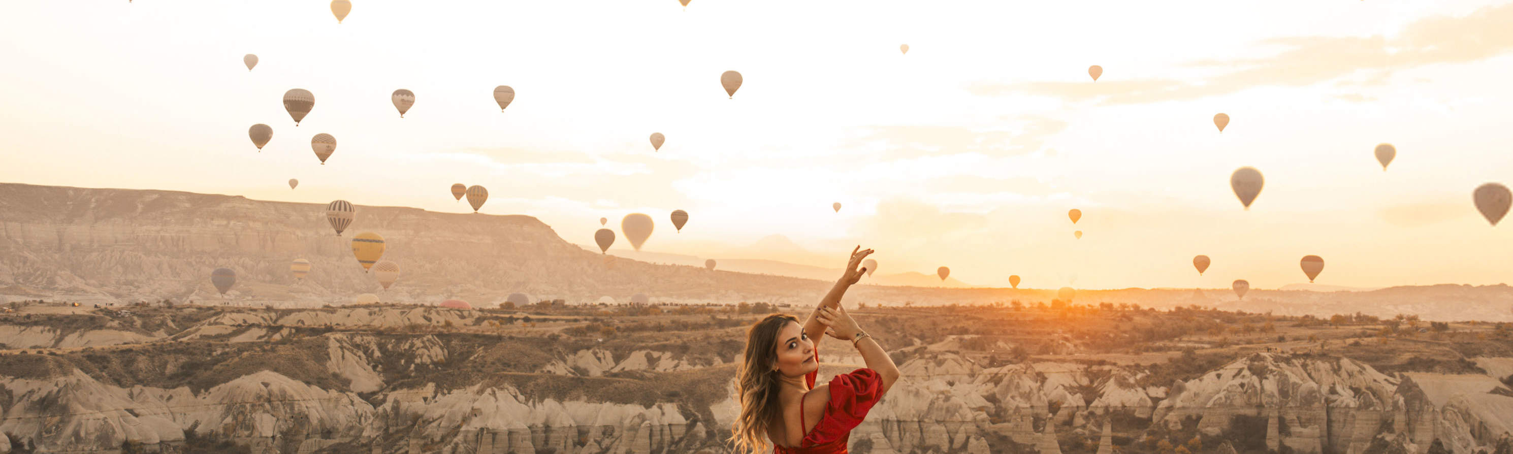 Trải Nghiệm Chụp Ảnh Riêng với Váy Tung Bay ở Cappadocia