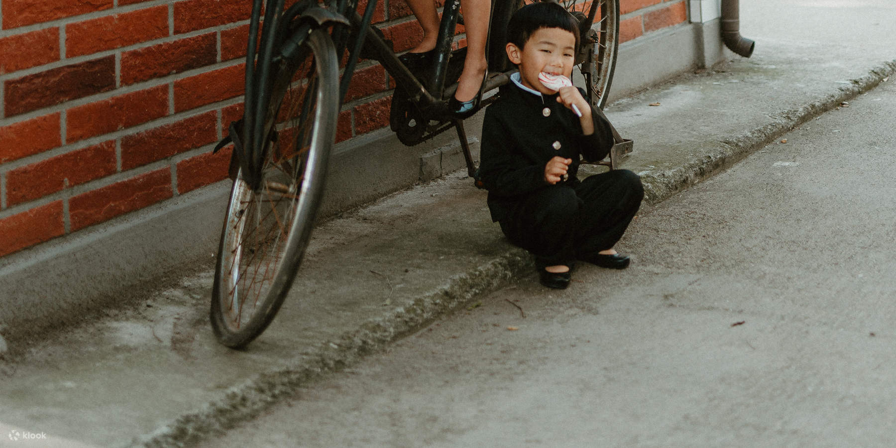 Servizio fotografico con uniforme scolastica coreana vintage