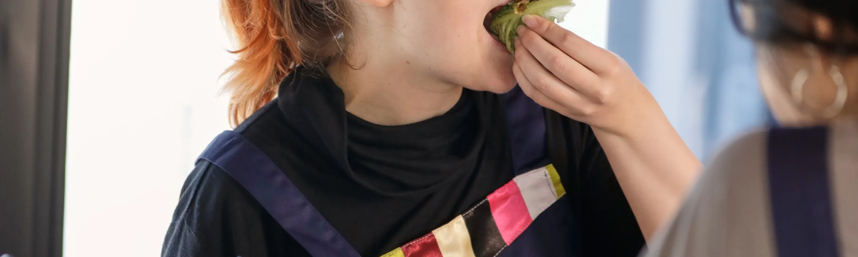 摆好桌子，你就可以享受这顿饭了。