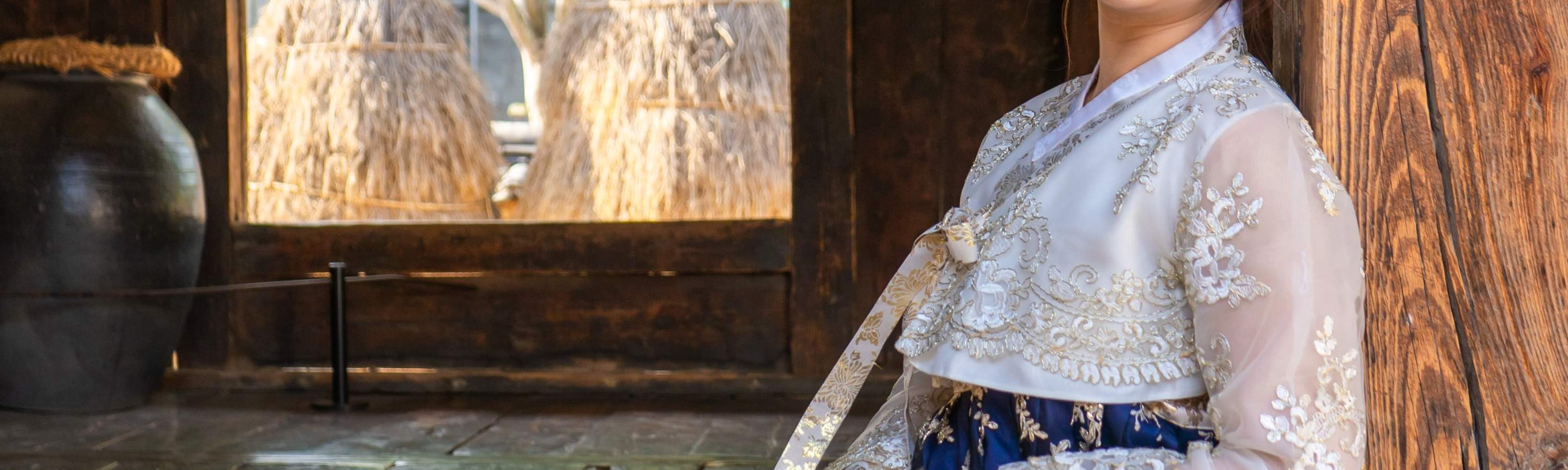 Ngồi trong nhà truyền thống