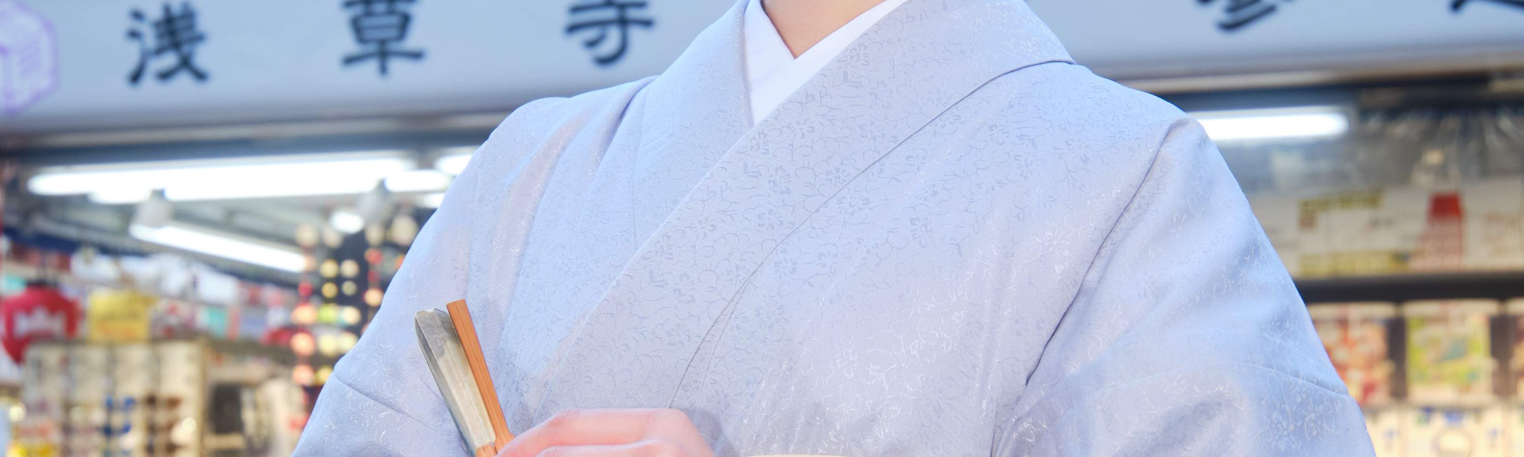 色无地，简洁低调，气质高雅。