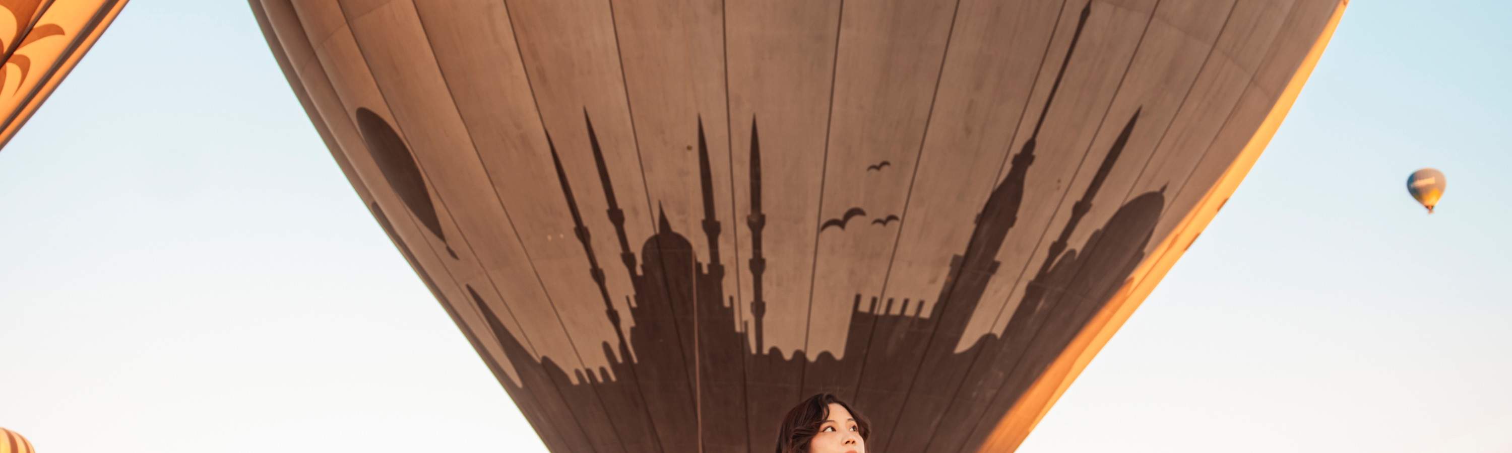 Chaque pas dans le satin ajoute du spectaculaire sans avoir besoin d'un seul mot