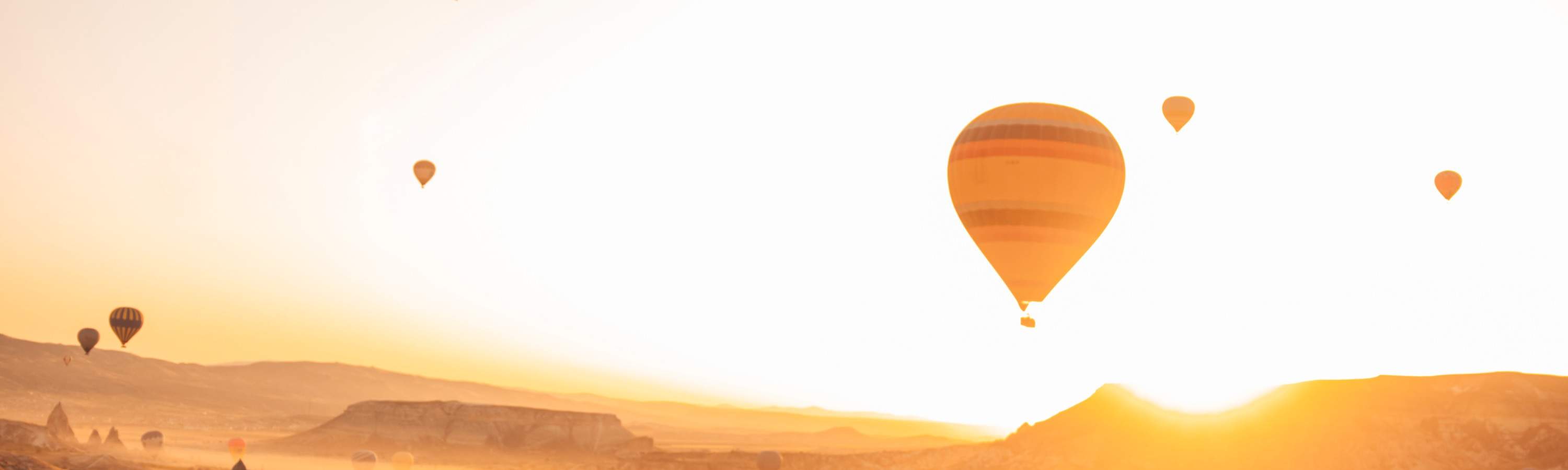 簡約線條與緞面光澤，淬鍊出更耀眼的恆久之美