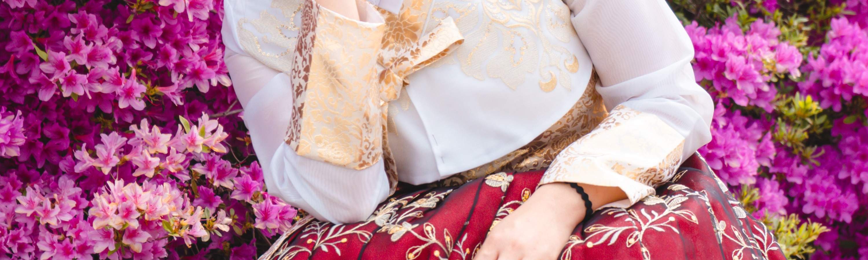 Hanbok với hoa