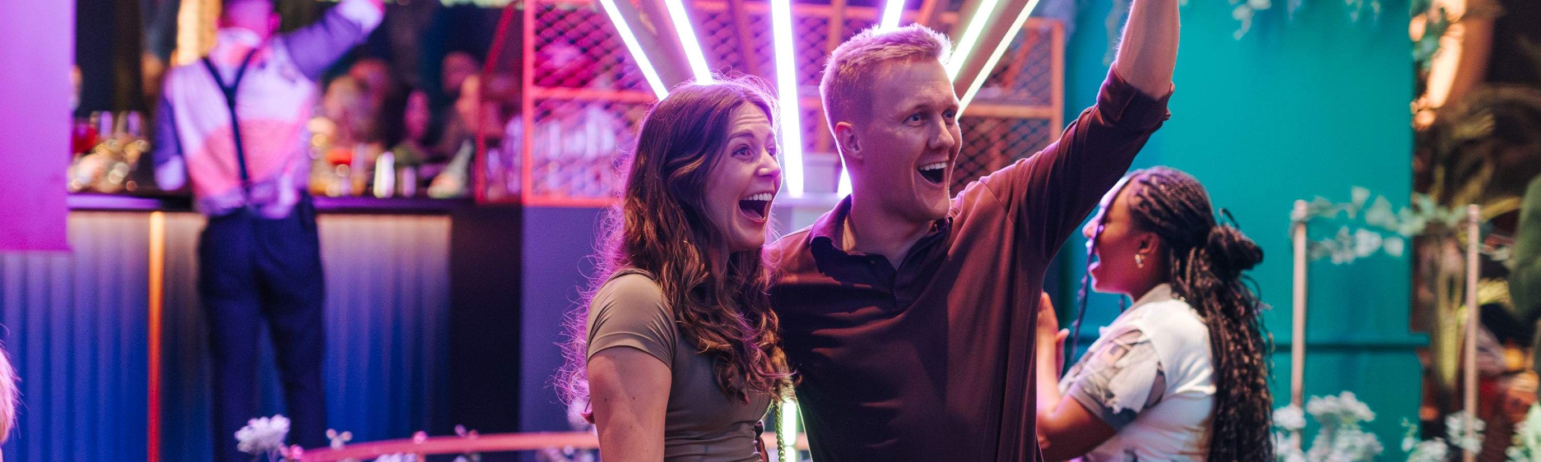 Golf, Bocadillos y Bebidas en Swingers Crazy Golf Dubái