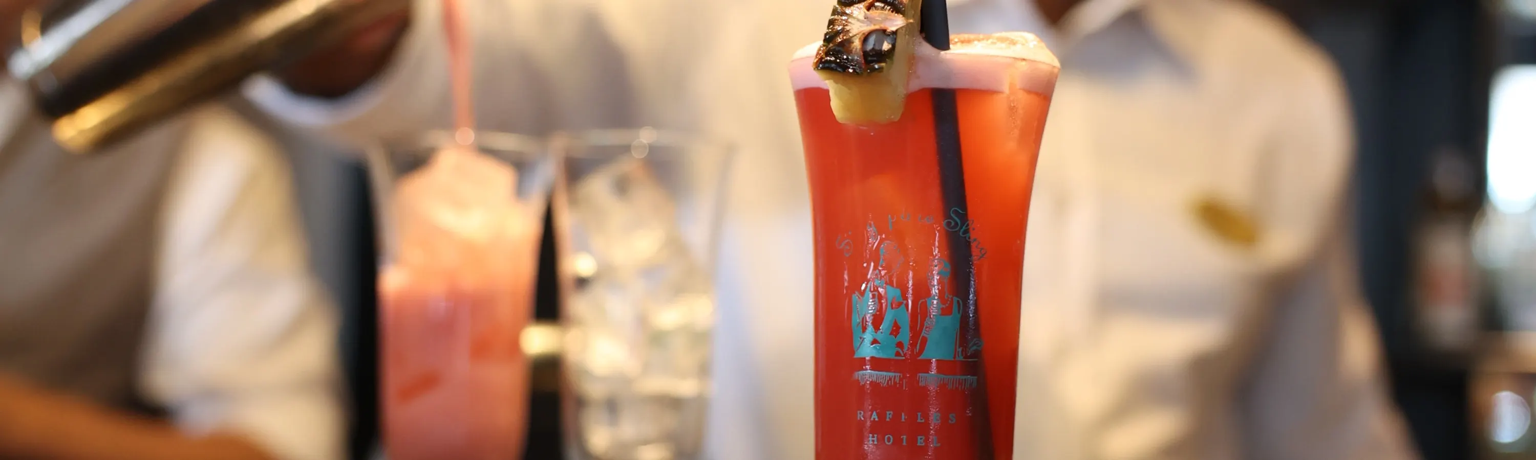 观看技艺精湛的调酒师为您调制饮品！