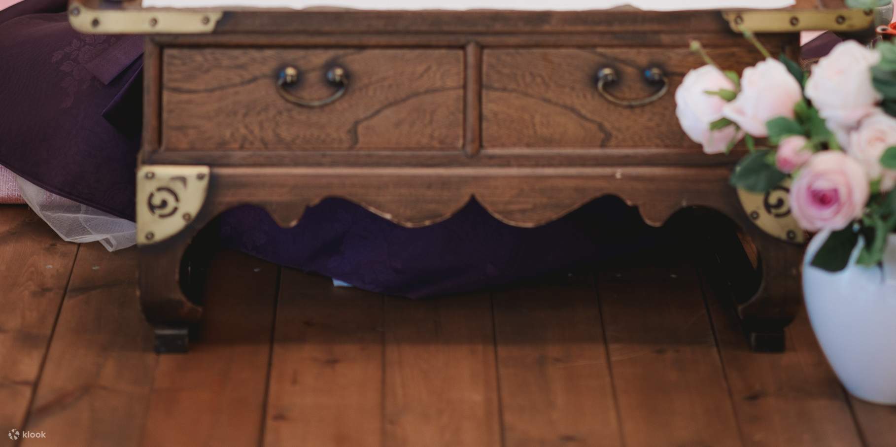 Traditionelles Hanbok-Indoor-Studio-Fotoshooting-Erlebnis in Jeju