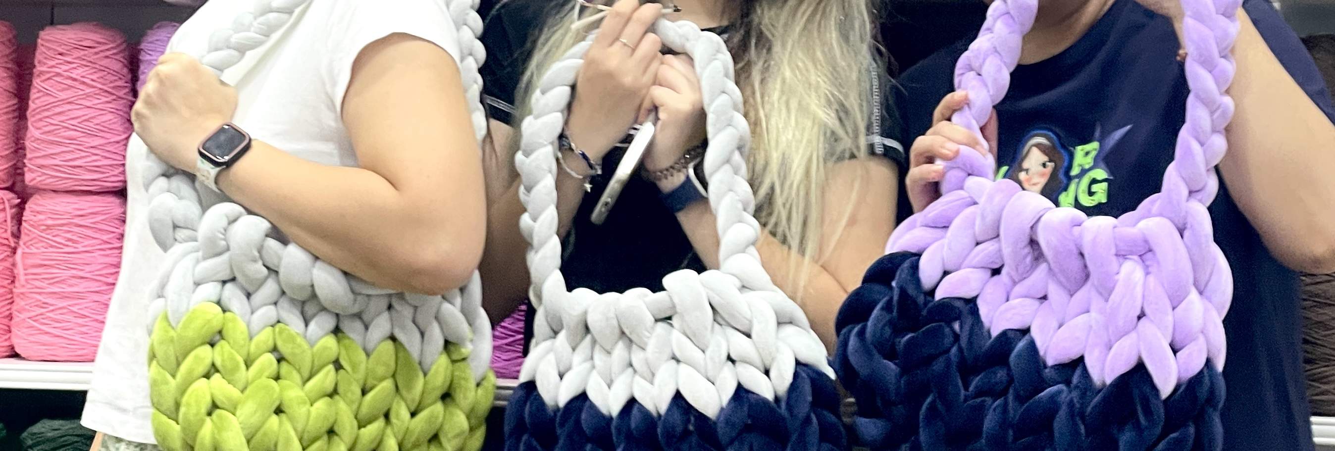 Taller de bolso de terciopelo tejido a mano en Singapur