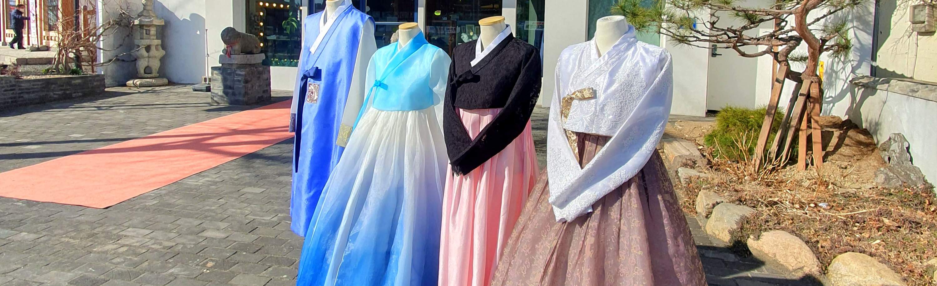 Bahagian luar kkotgill hanbok.