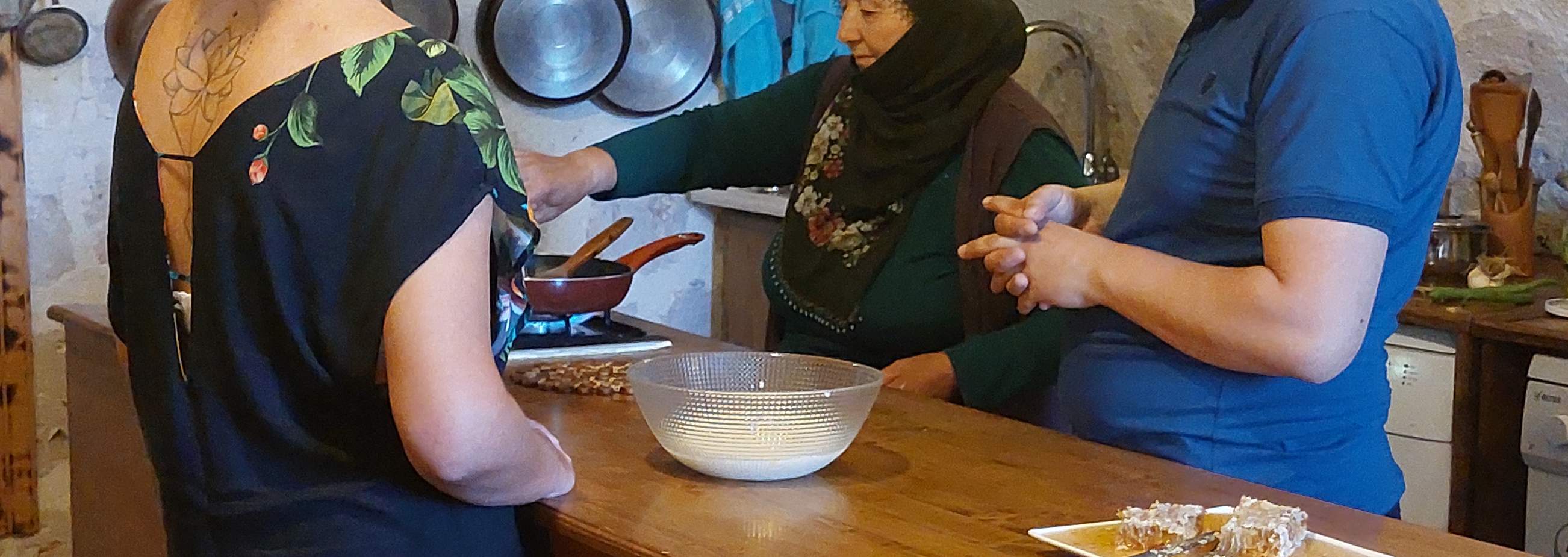 ชั้นเรียนทำอาหารในคัปปาโดเกียยามเย็นกับคนท้องถิ่น