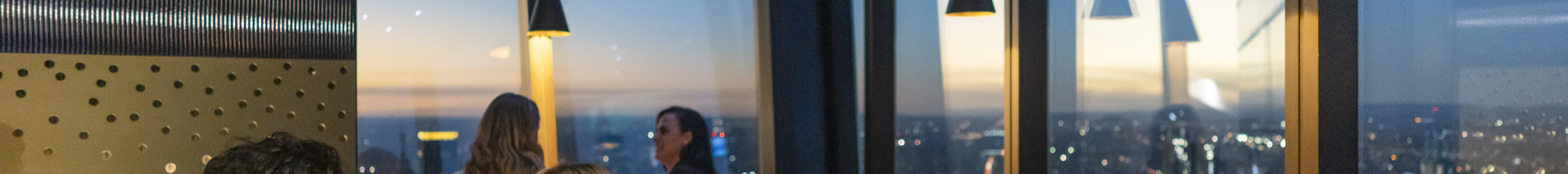 息をのむような背景