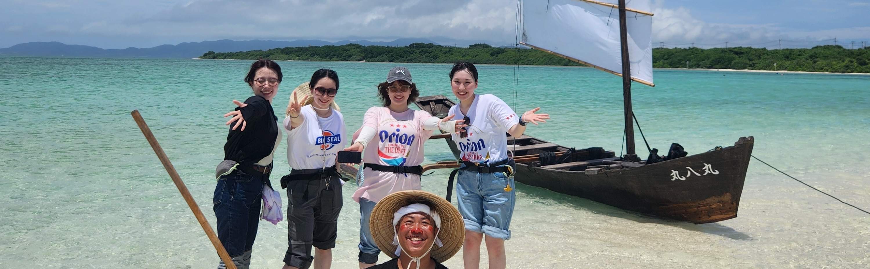 Dirigé par un capitaine local expérimenté, connaissant bien les conditions maritimes, le voyage est sûr et amusant.