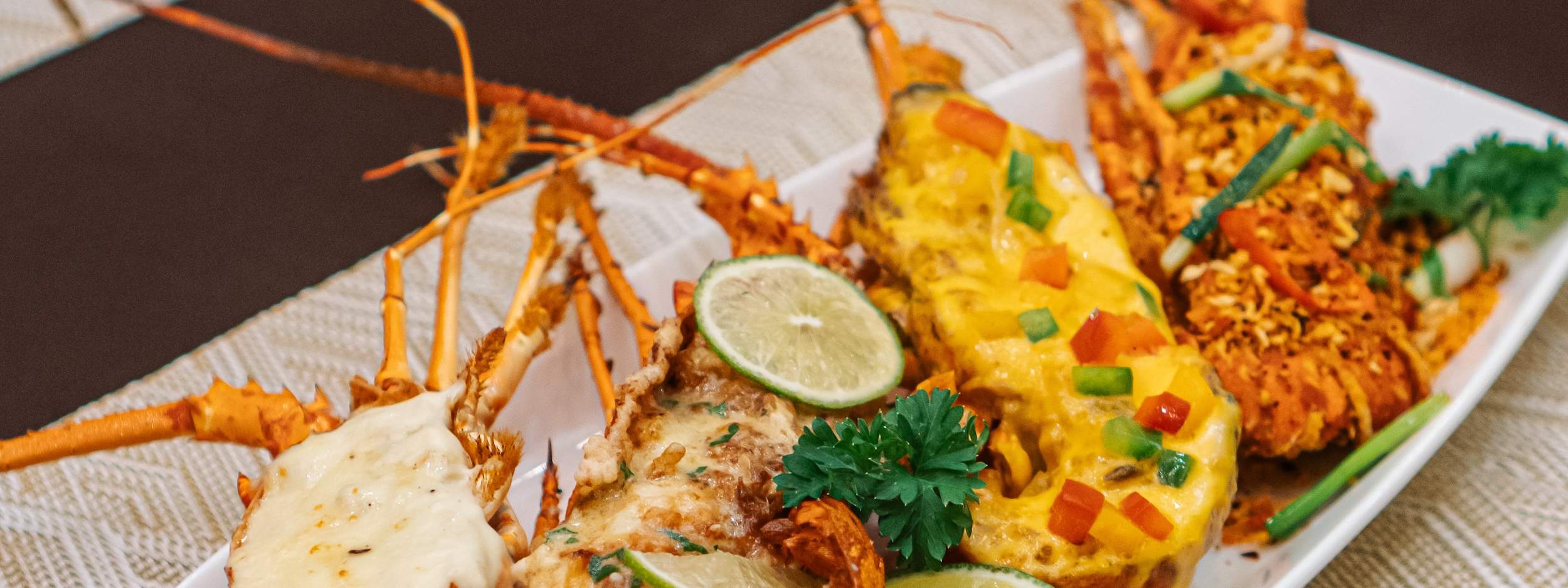 Bufet Makanan Laut BBQ Jumaat Di Grand Mercure Danang 