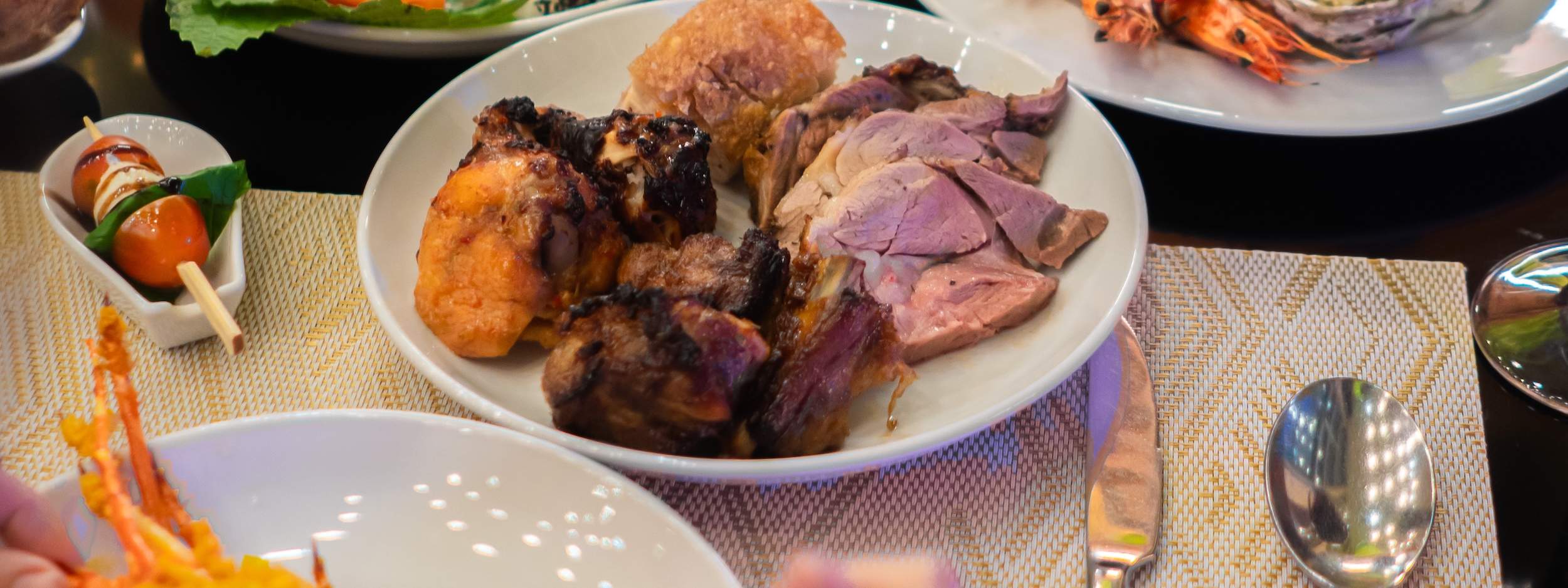 Buffet de Mariscos a la Barbacoa de los Viernes en Grand Mercure Danang 