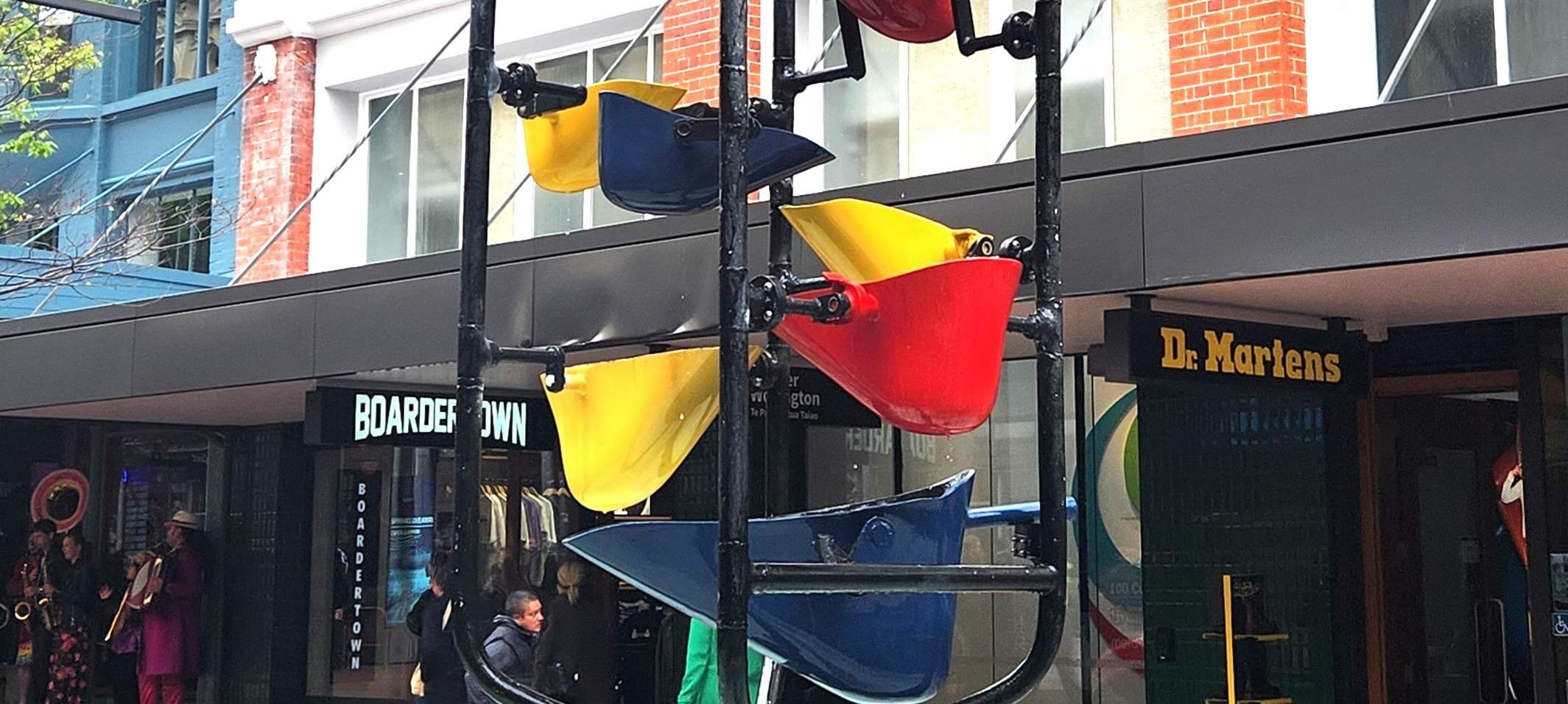 ユニークなバケツ噴水