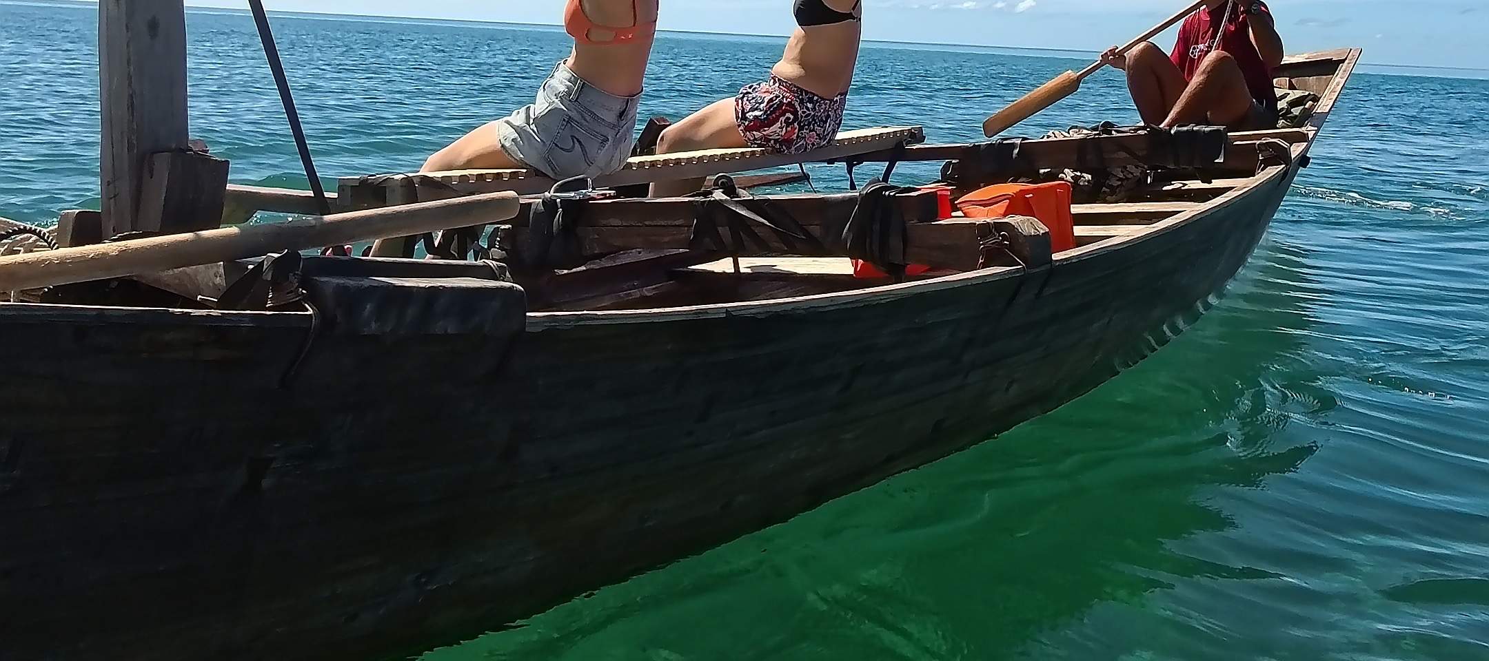 Rencontrez des tortues marines sauvages et des coraux colorés avec une forte probabilité, même les débutants peuvent profiter du snorkeling en toute tranquillité.