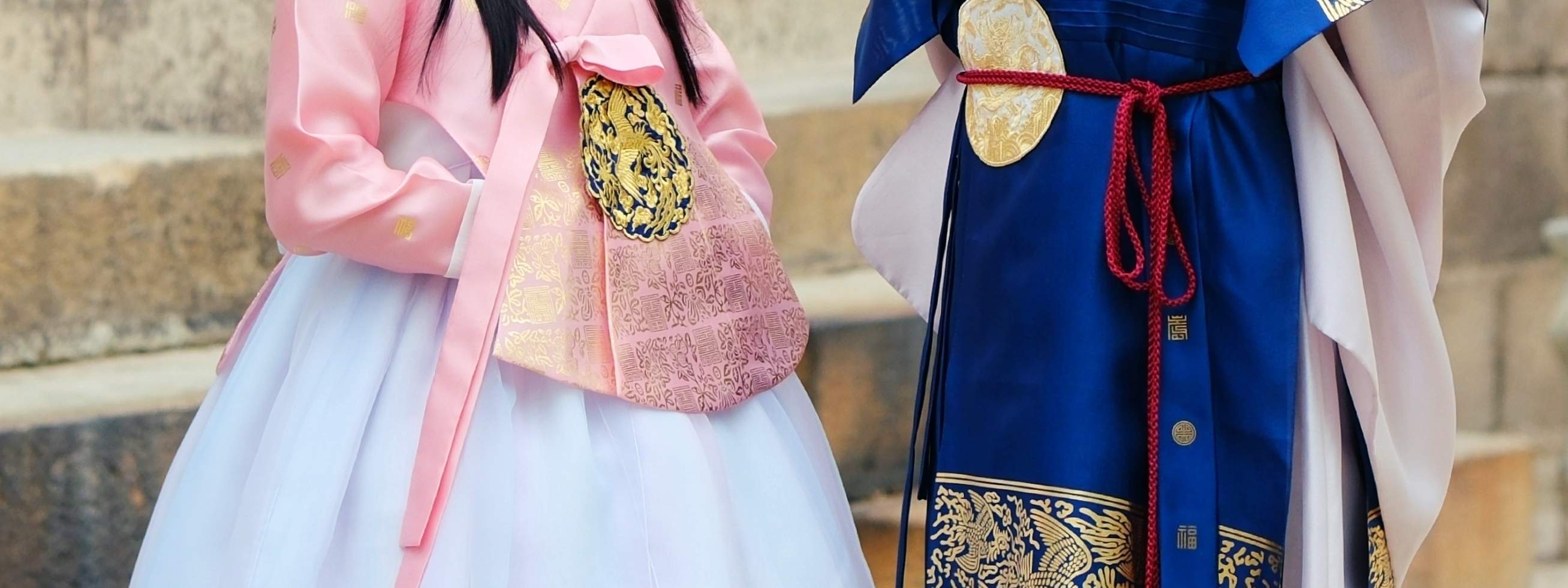 プレミアム韓服ラインの上に、スペシャル韓服と呼ばれるさらに上位のオプションがございます。このオプションはウェブサイトには掲載されておりませんが、現地でアップグレードが可能です。