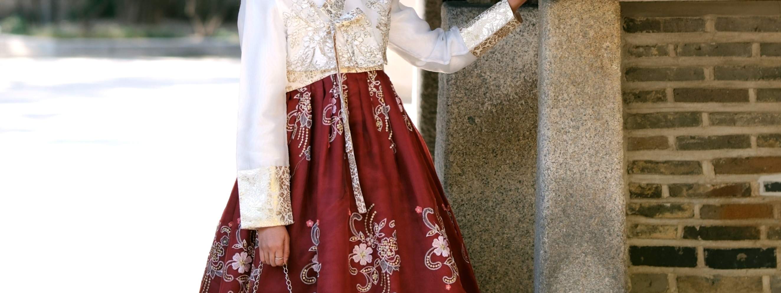 Hanbok featuring intricate embroidery and opulent detailing is categorized as Luxury Hanbok.