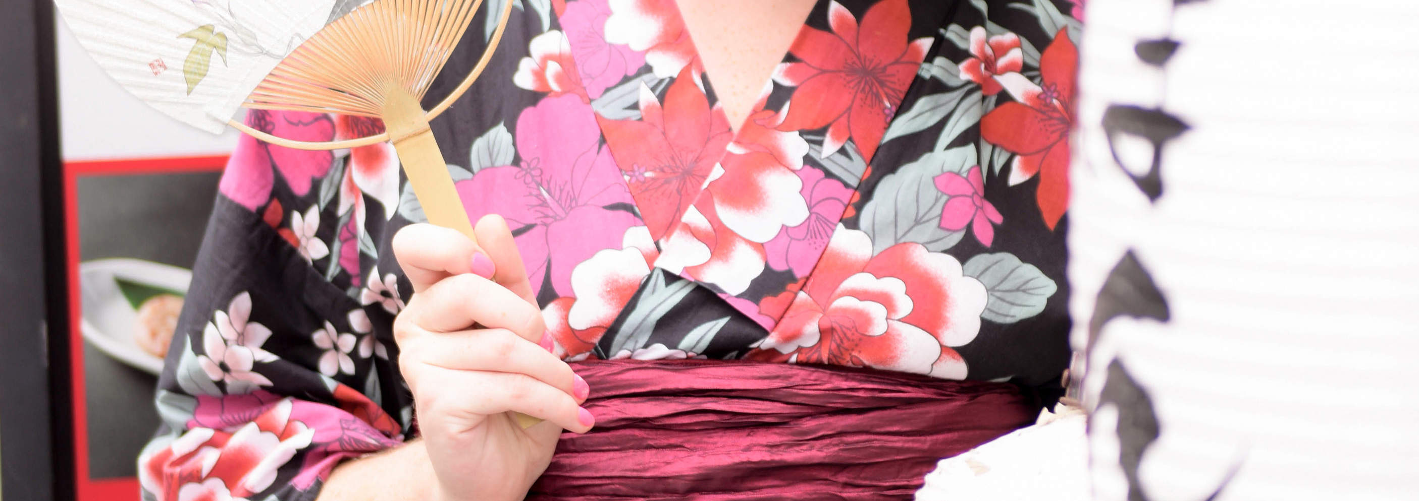 We offer kimono photo shoots in our studio or outdoors.