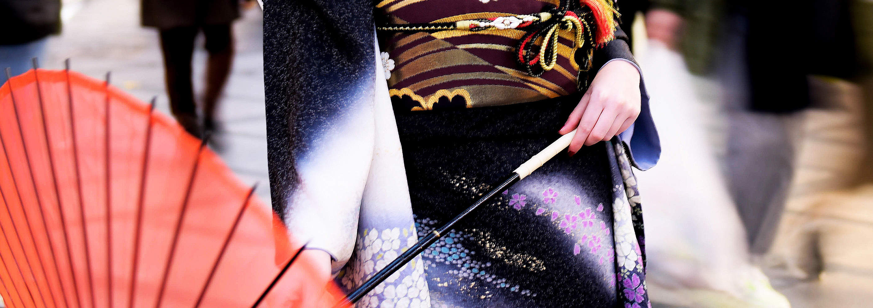 Chúng tôi cung cấp dịch vụ chụp ảnh với trang phục kimono tại studio hoặc ngoài trời.