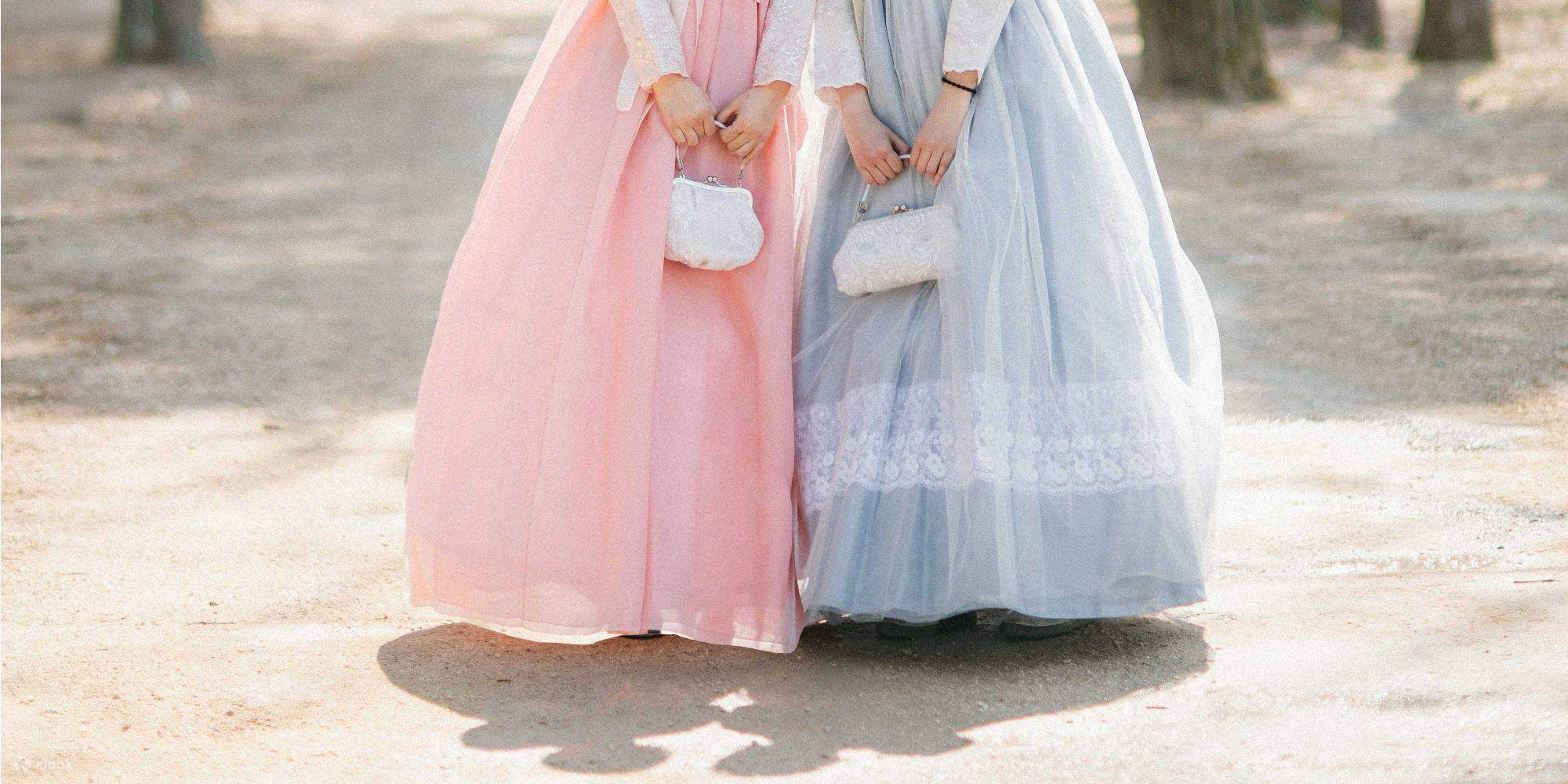 Ein Hanbok-Foto unter den Kirschblüten? Absolut Instagram-würdig.