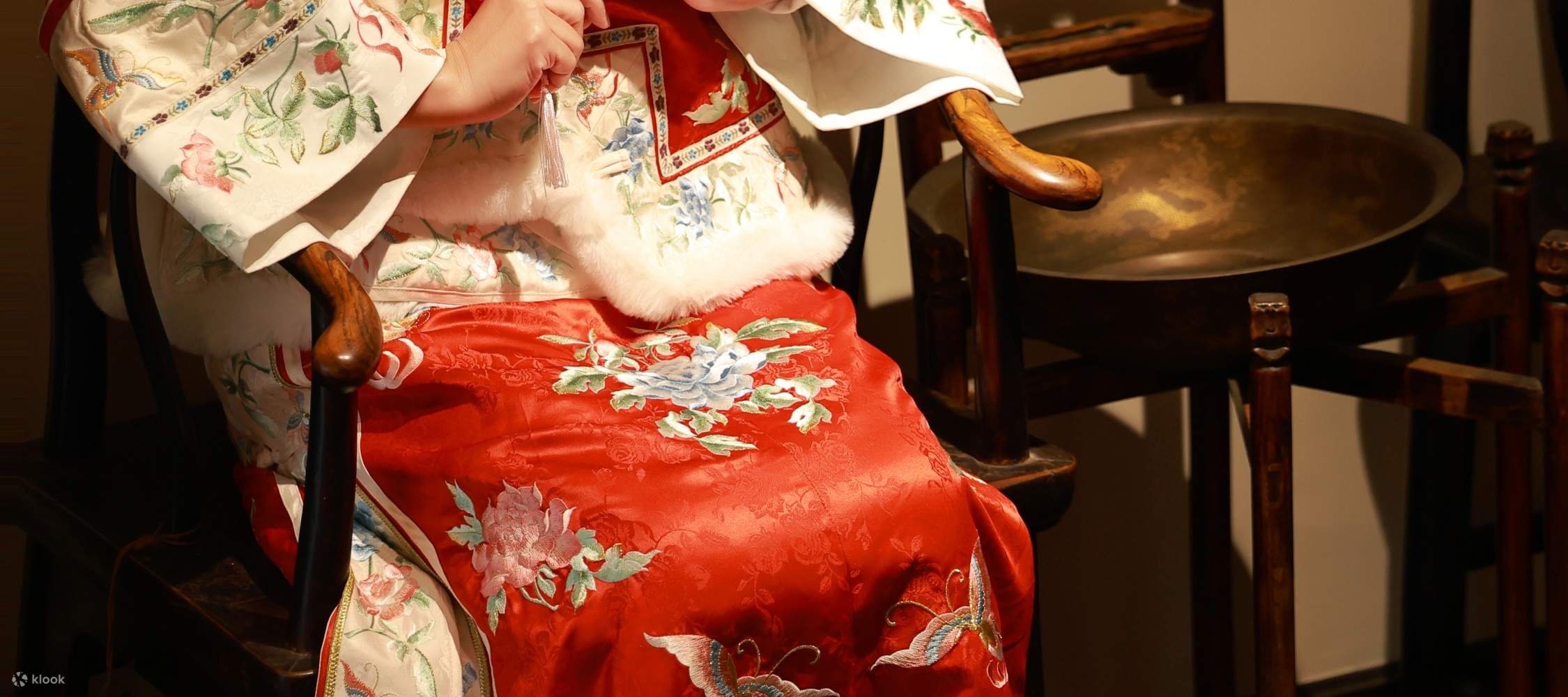 Trajes de la dinastía Qing y té de la tarde antiguo, fotografía exclusiva de escenas interiores y experiencia de caligrafía - Eatwith