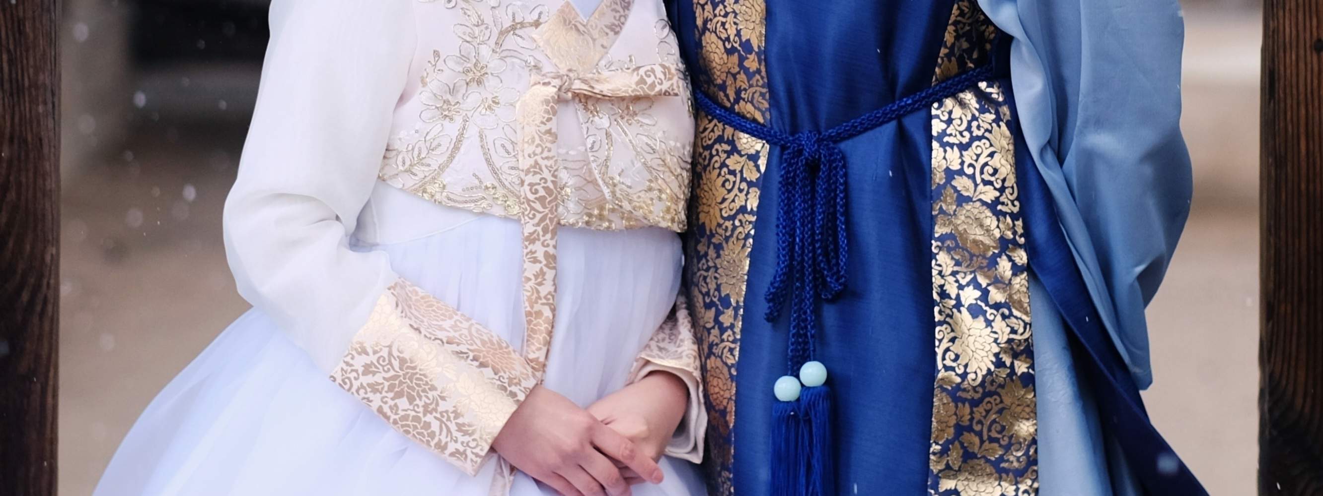 穿上我们美丽的韩服，与您所爱的人一起创造难忘的回忆。（高级韩服）