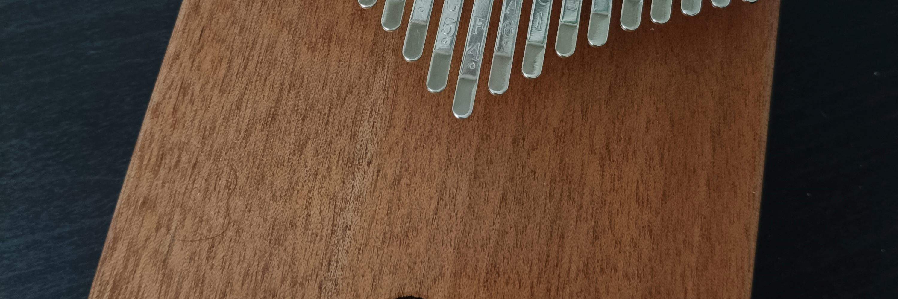 Kalimba 21 kunci dalam kotak