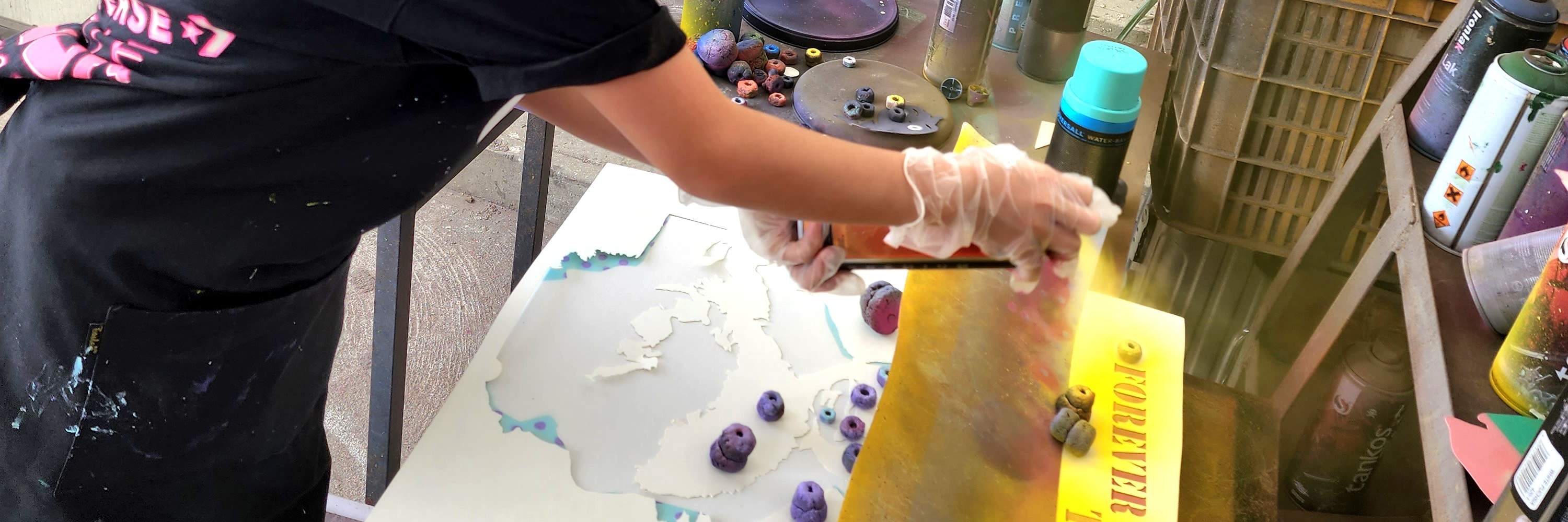 Popduction - Bengkel pengalaman melukis semburan potret PopArt Eksklusif (ibu bapa-anak) | Kwai Hing