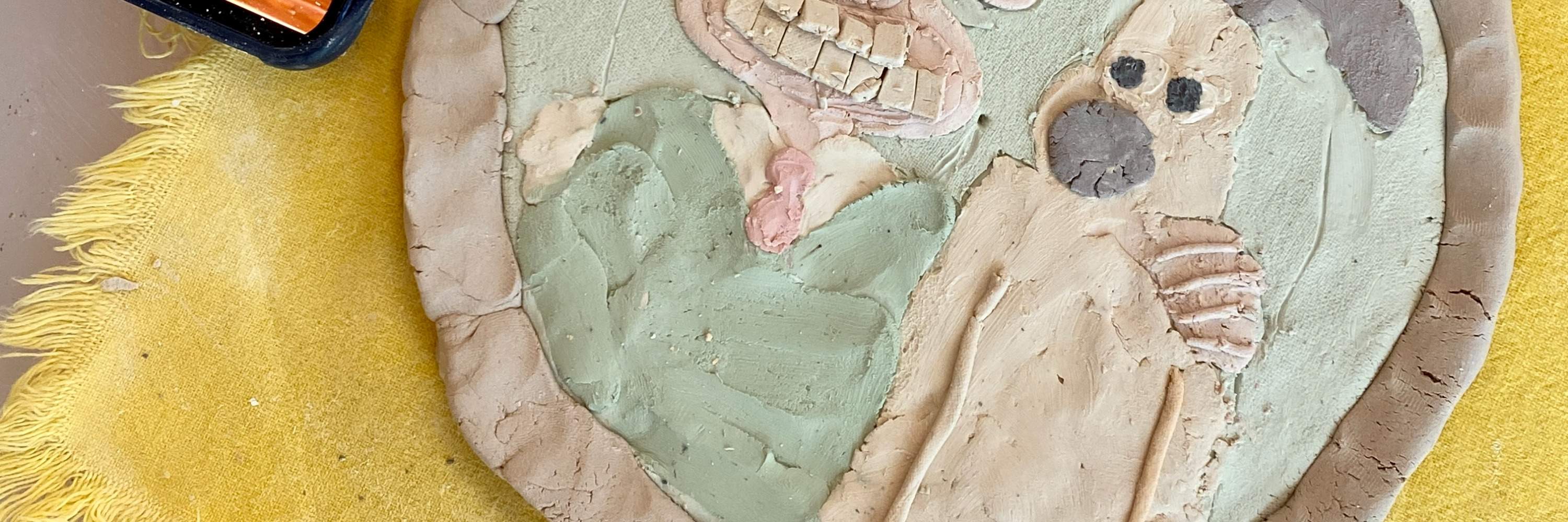 Тарелка из цветной глины