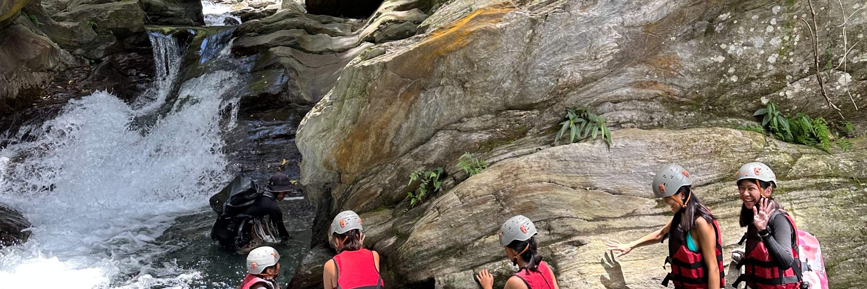 【那山那谷】宜蘭南澳｜金岳瀑布シャワークライミング半日ツアー