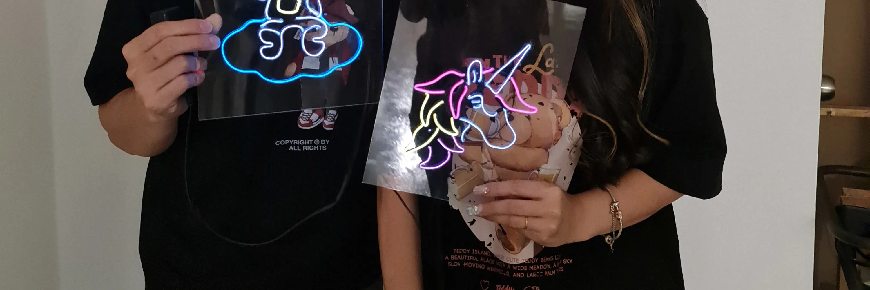 一对夫妇和他们的霓虹灯艺术品