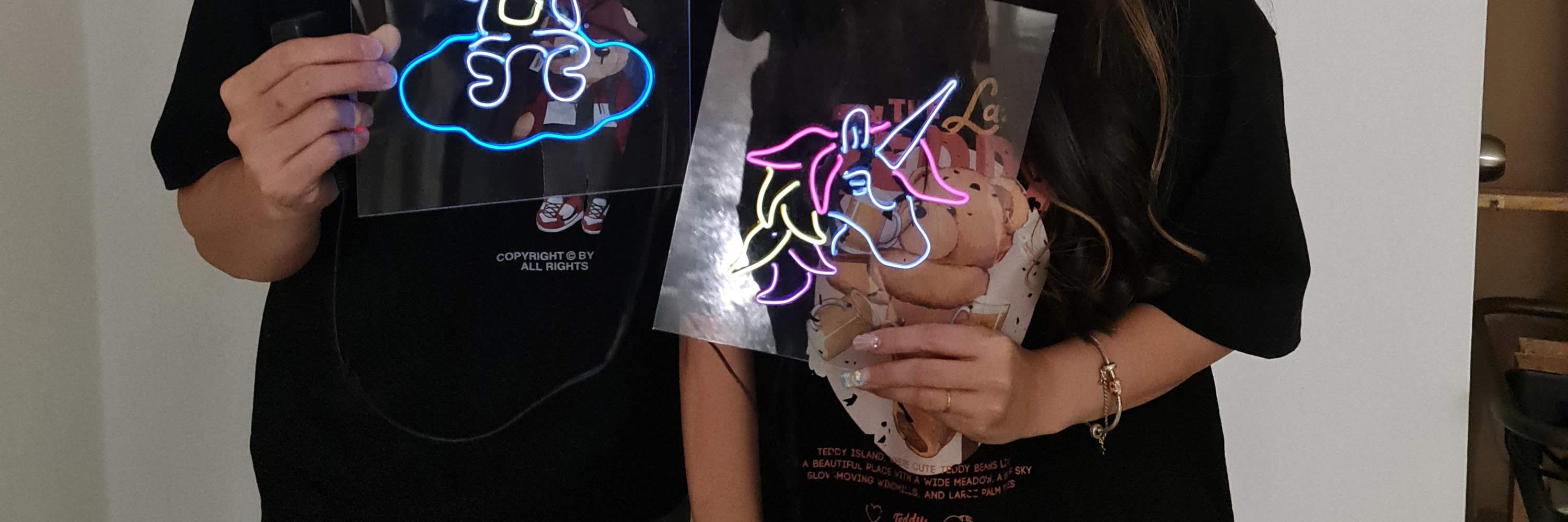 一對夫婦和他們的霓虹燈藝術品