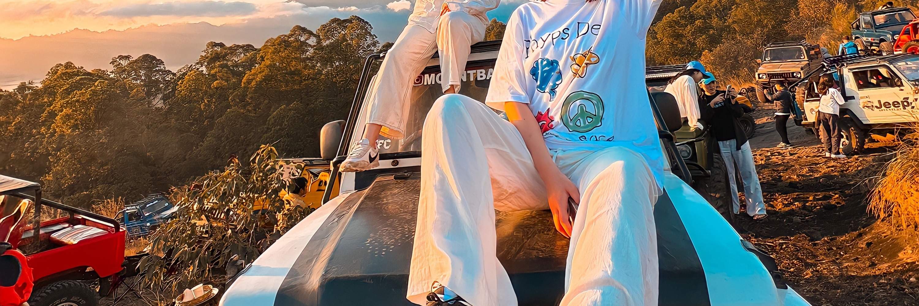 지프를 탄 커플