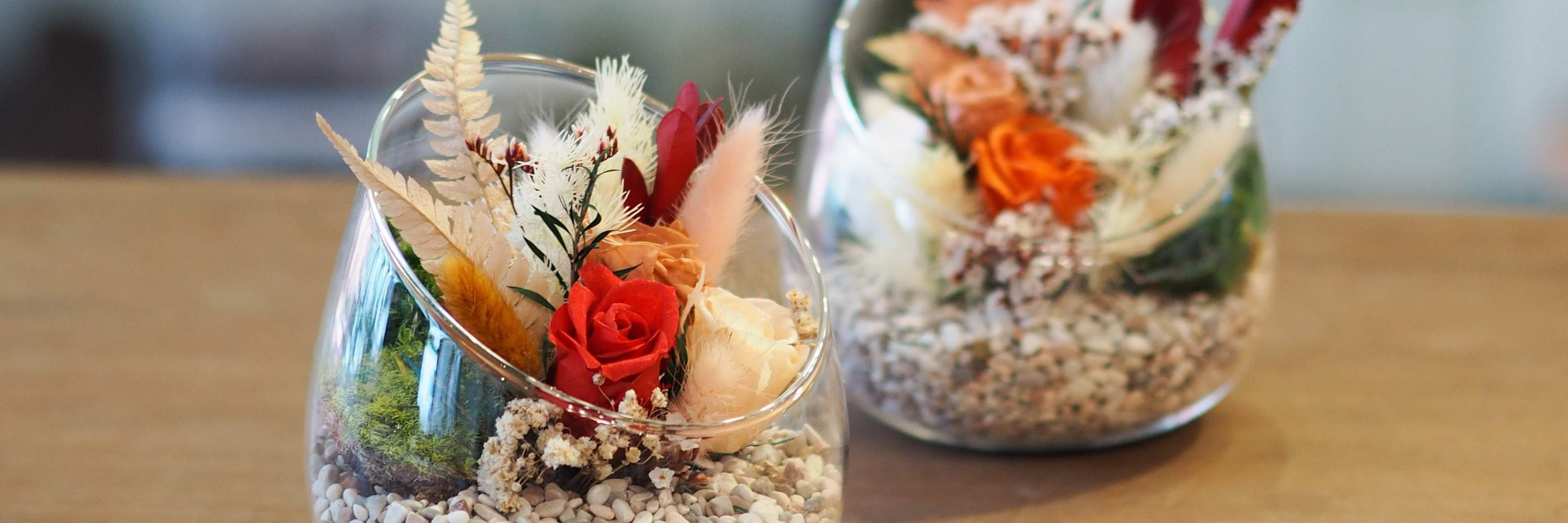 mendekorasi bunga yang diawet