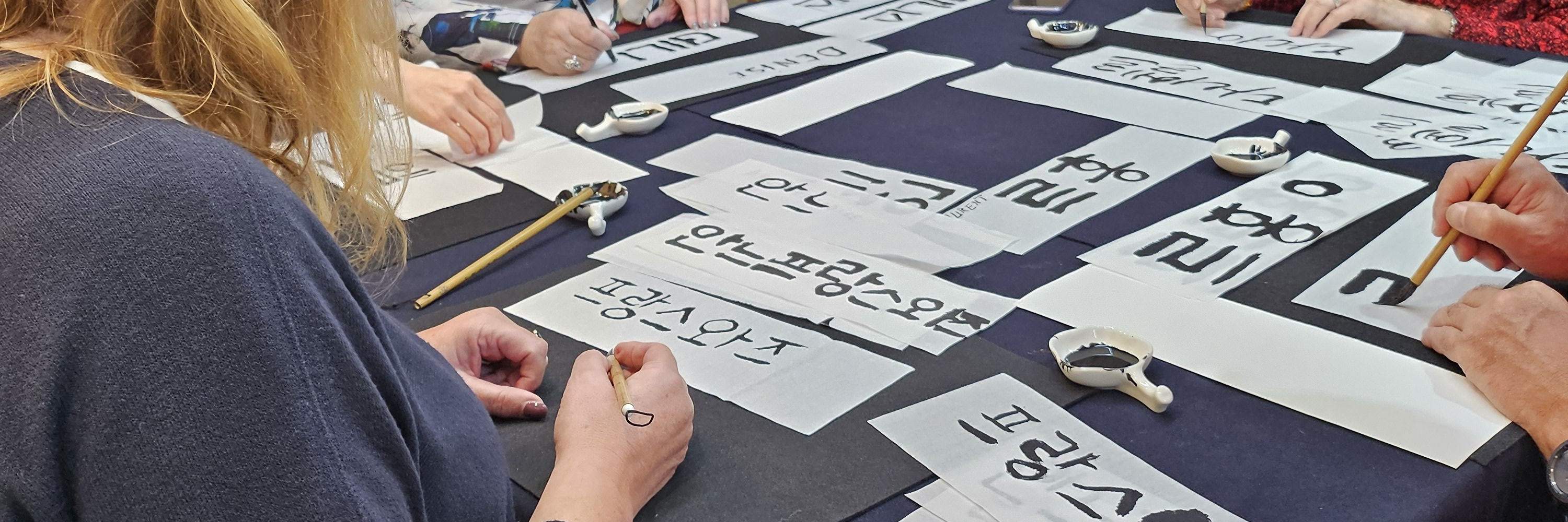 Crea una maglietta con il tuo nome in Hangul a Insadong, Seoul