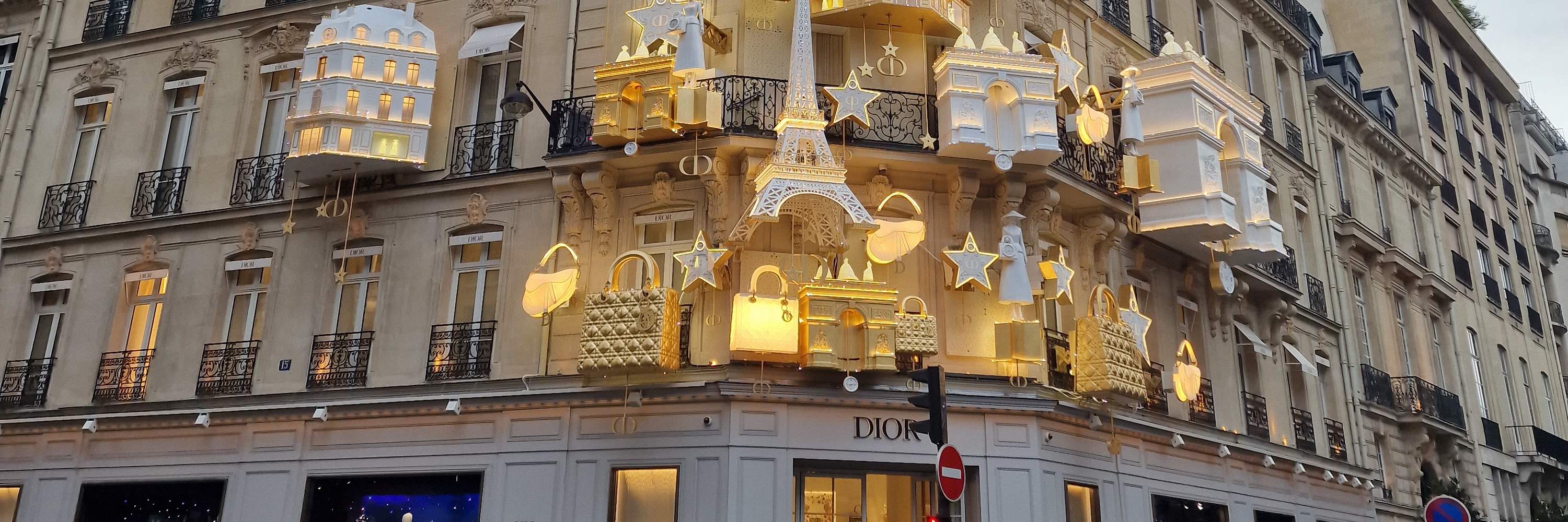 FASHION TOUR PARIS : Chanel, Dior, Sex and the City, Emily - Klook