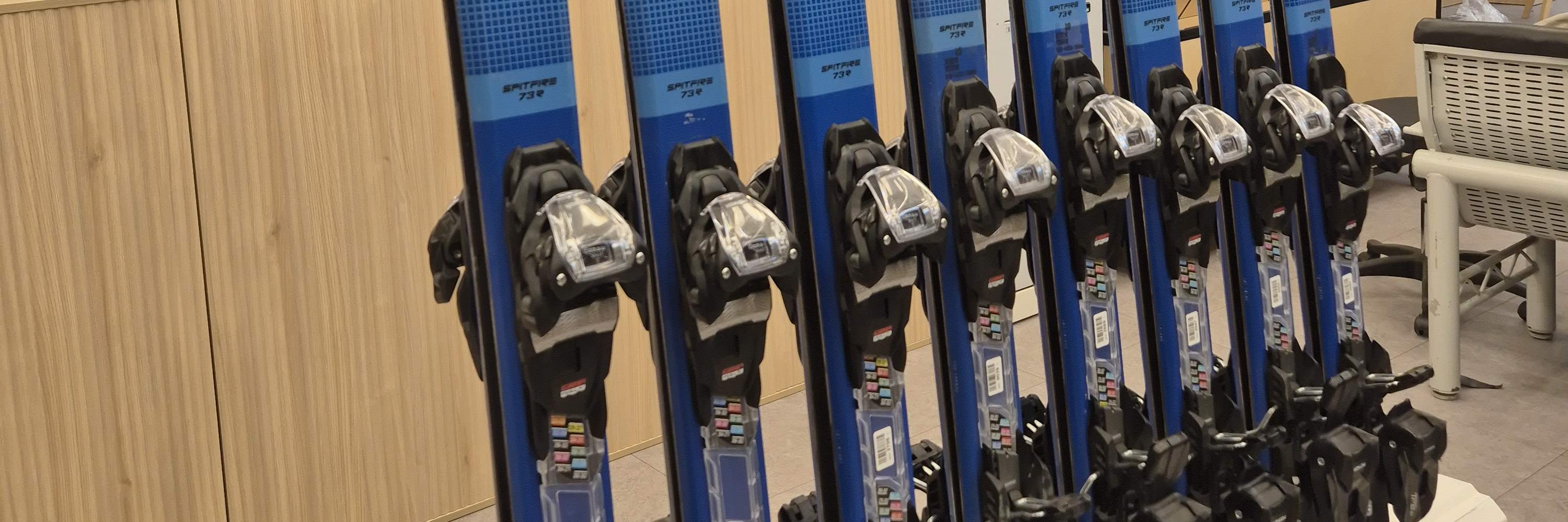 Penyewaan Pakaian Peralatan Resor Ski Gonjiam dan Kelas Ski dan Papan Seluncur