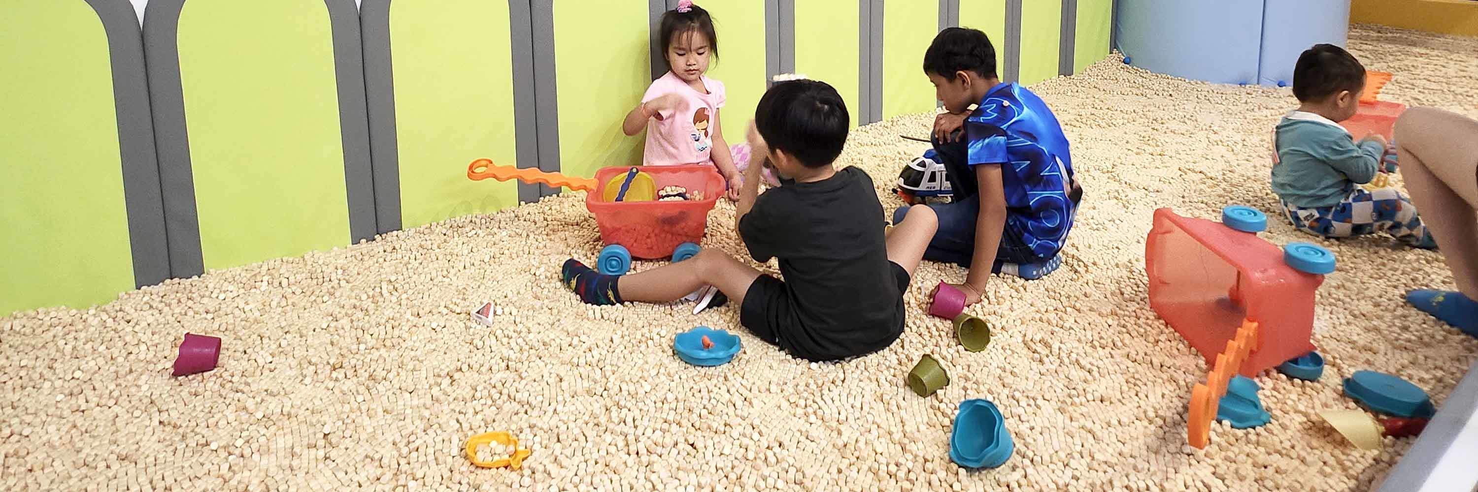 niños jugando juntos