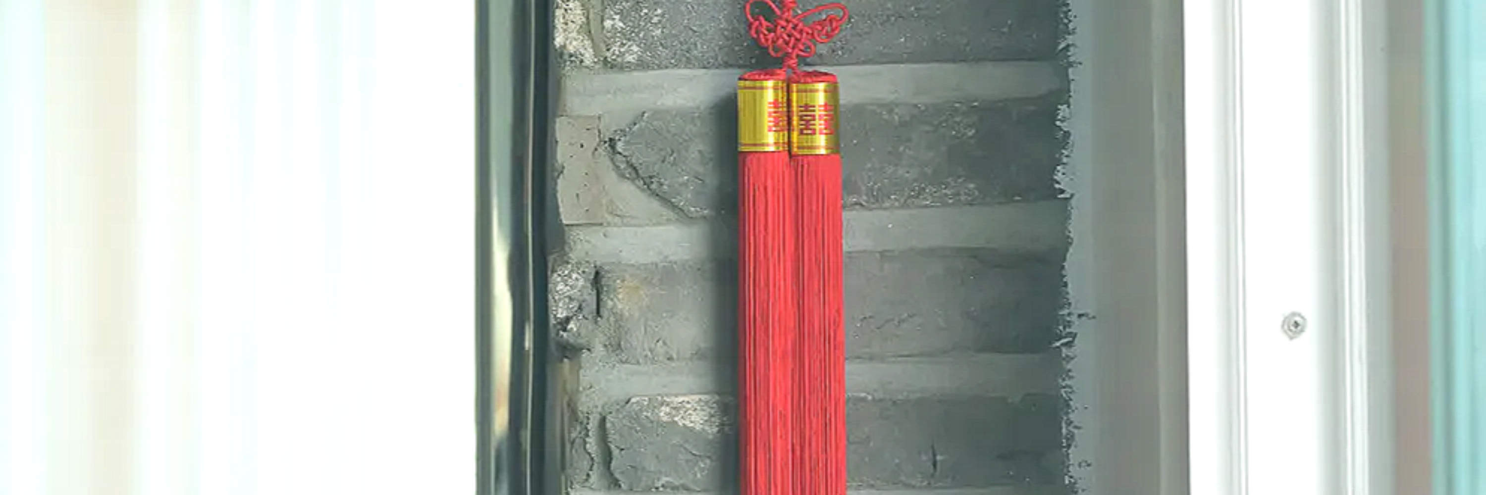 “鹤是象征长寿的十种动物（十长生）之一，在古代宫廷中备受珍视，象征着优雅和长寿。”