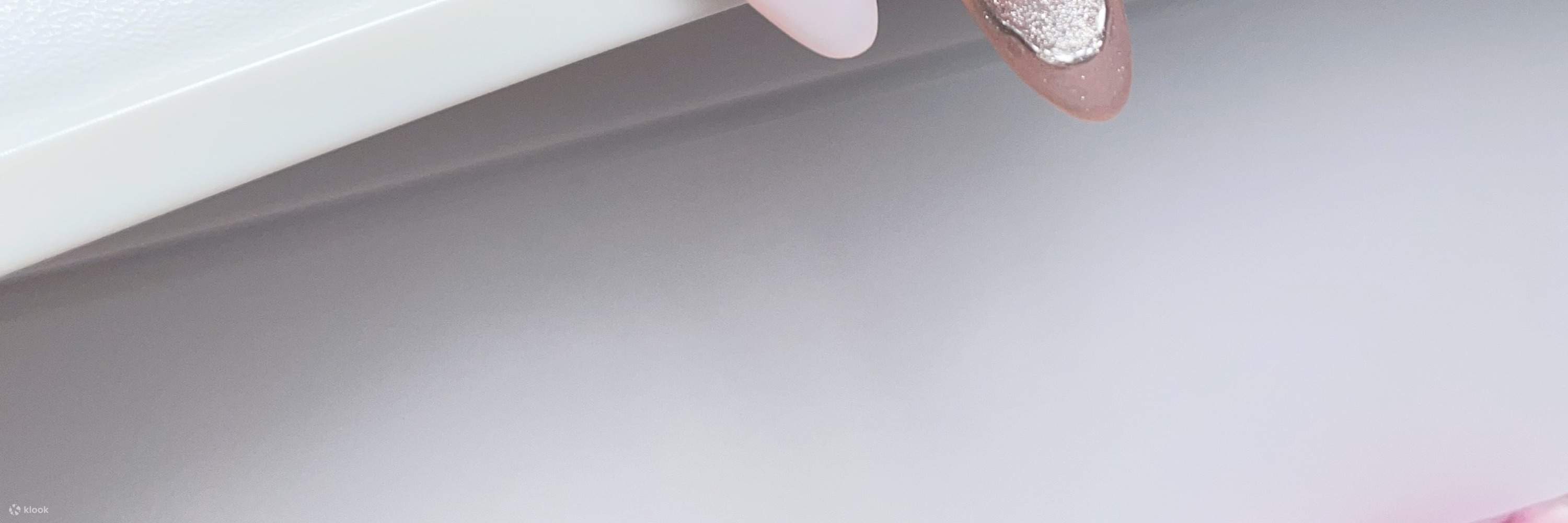 ดีไซน์หางนางเงือกสุดหรู - สร้างความโดดเด่นด้วยเล็บนางเงือกสุดอลังการ! ดำดิ่งสู่การทำเล็บครั้งต่อไปของคุณด้วยเกล็ดระยิบระยับและสีสันที่ได้แรงบันดาลใจจากมหาสมุทร จองเลยตอนนี้เพื่อเปลี่ยนเล็บของคุณให้กลายเป็นทะเลแห่งเวทมนตร์! 🧜‍♀️✨