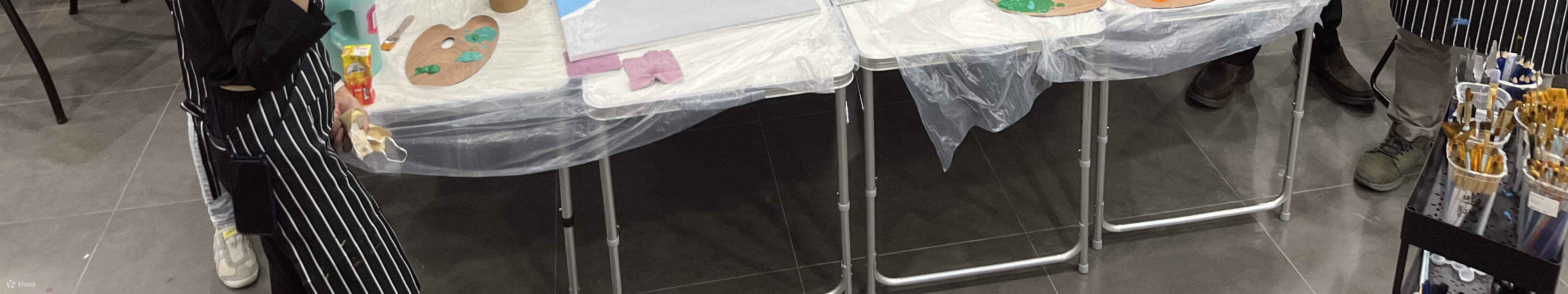 アート制作ワークショップ（シンガポール / Mochiart Art Studio提供）