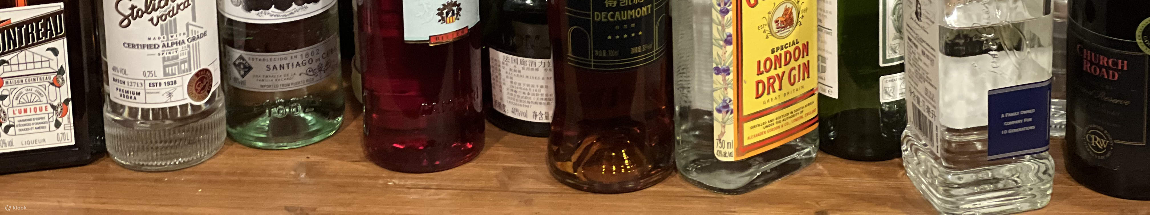 Ven al pub de la calle Yongjia Road para aprender a preparar bebidas y hacer amigos