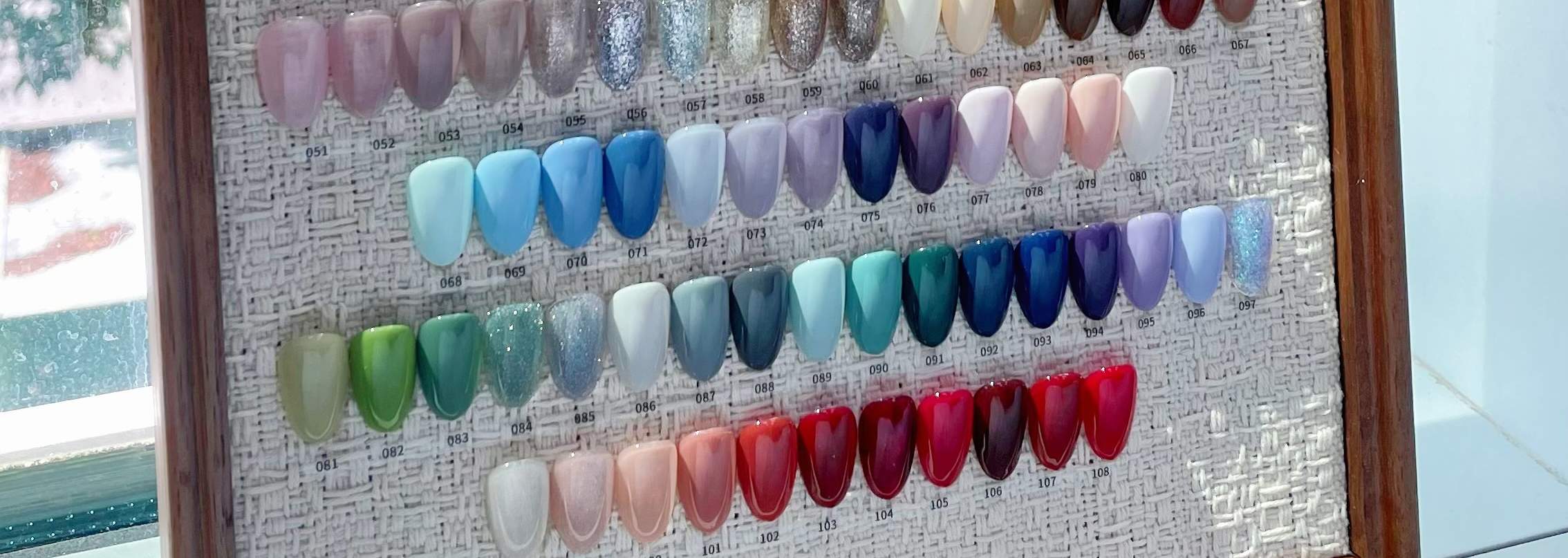 เจลของเราเป็นออร์แกนิกและมาจากธรรมชาติ พร้อมใบรับรอง มั่นใจได้เลยว่าเราคัดสรรสิ่งที่ดีที่สุดเพื่อคุณ และให้เราดูแลเล็บของคุณนะคะ