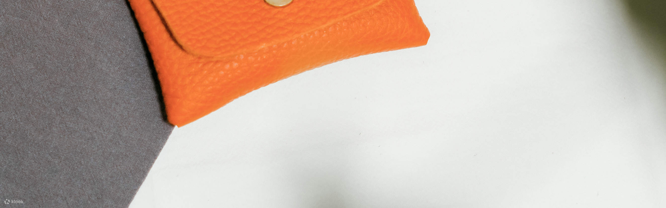 Bengkel yang kami sarankan ialah dompet syiling. Ia juga boleh memuatkan 12 - 15 kad, sesuai untuk kegunaan harian.